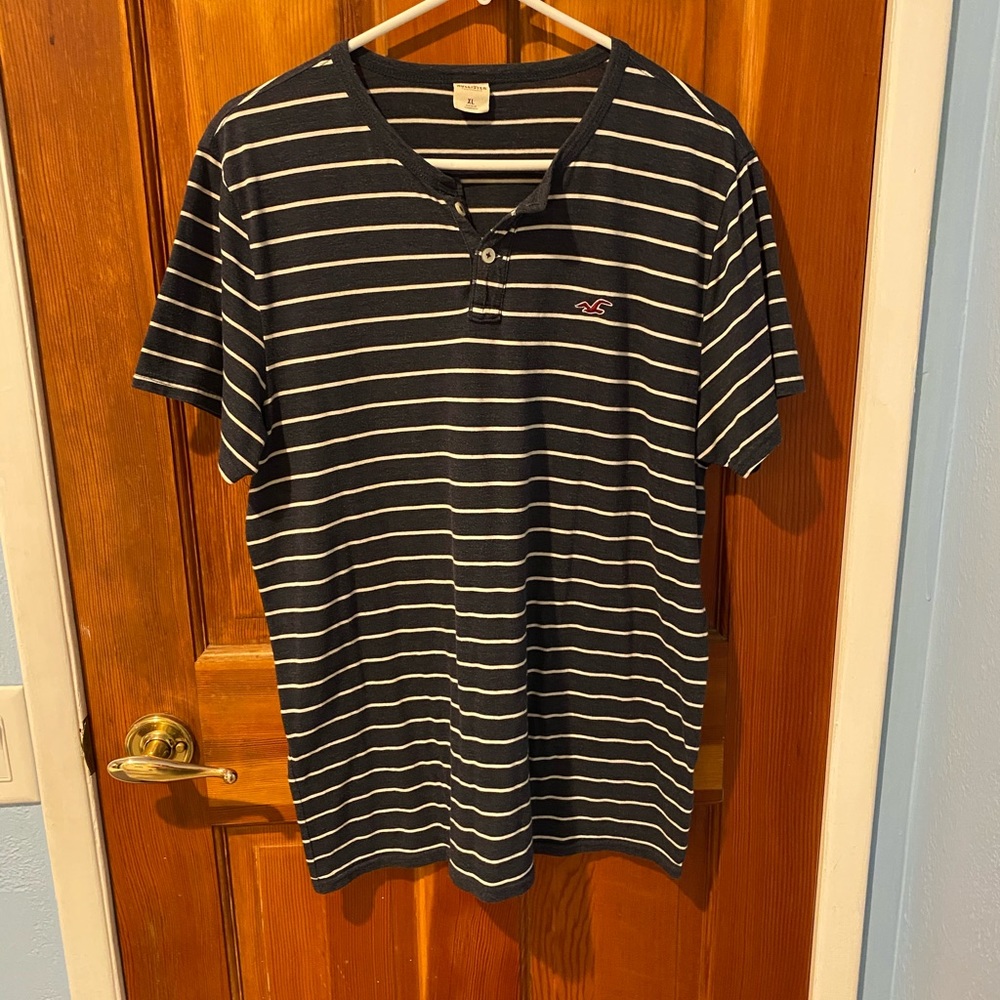 XL Hollister button up T-shirt